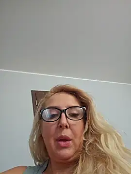 Snapshot of MariaRichi_ chatting on March 2025 10:57:01 AM MariaRichi  online show from March 2025 10:57:01 AM