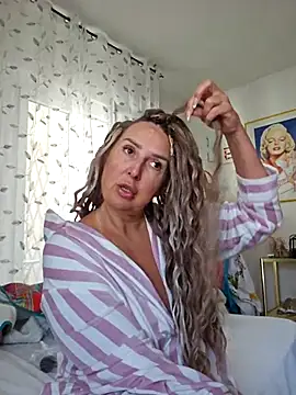 Snapshot of MariaRichi_ chatting on October 2025 07:16:01 AM MariaRichi  online show from October 2025 07:16:01 AM