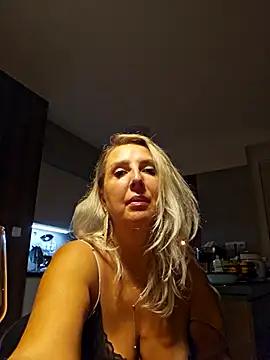 Snapshot of MariaRichi_ chatting on October 2025 07:58:02 PM MariaRichi  online show from October 2025 07:58:02 PM