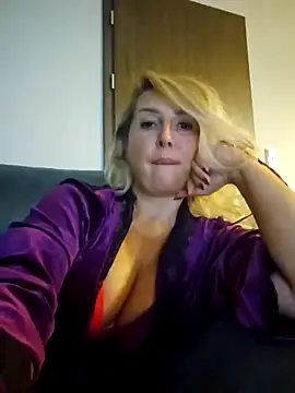 Snapshot of MariaRichi_ chatting on October 2025 07:14:01 PM MariaRichi  online show from October 2025 07:14:01 PM