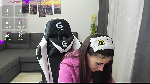 Kimi Ivy online show from October 2025 04:24:02 AM