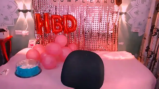 Snapshot of Emili_Roux chatting on February 2025 06:13:02 PM Emili Roux online show from February 2025 06:13:02 PM