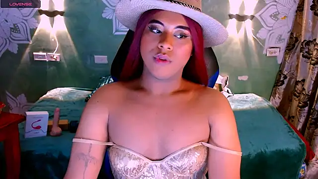 Snapshot of Emili_Roux chatting on March 2025 07:32:02 PM Emili Roux online show from March 2025 07:32:02 PM