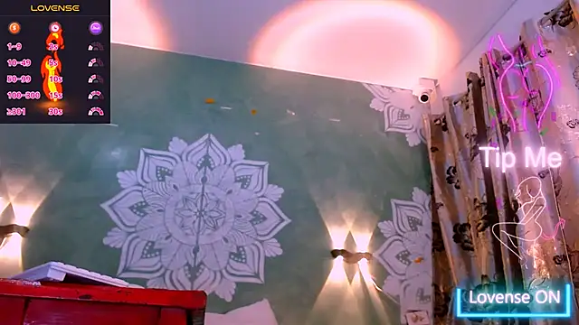 Snapshot of Emili_Roux chatting on March 2025 08:42:02 PM Emili Roux online show from March 2025 08:42:02 PM