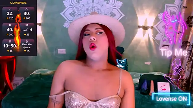 Snapshot of Emili_Roux chatting on March 2025 12:28:01 PM Emili Roux online show from March 2025 12:28:01 PM