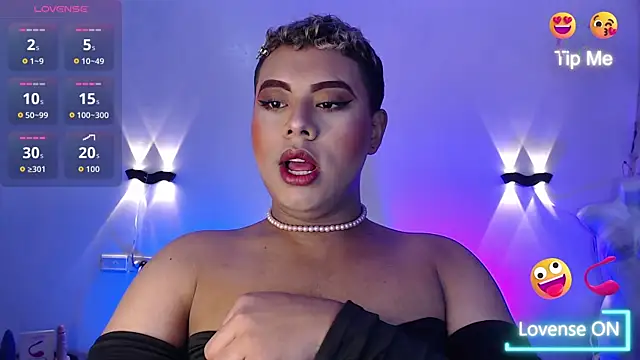 Snapshot of Emili_Roux chatting on November 2025 12:39:02 PM Emili Roux online show from November 2025 12:39:02 PM