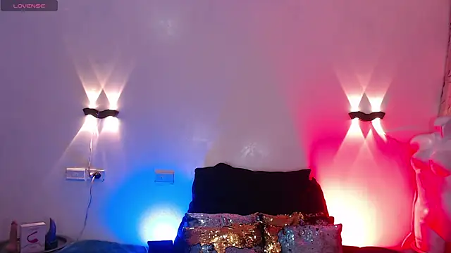 Snapshot of Emili_Roux chatting on November 2025 12:04:01 PM Emili Roux online show from November 2025 12:04:01 PM