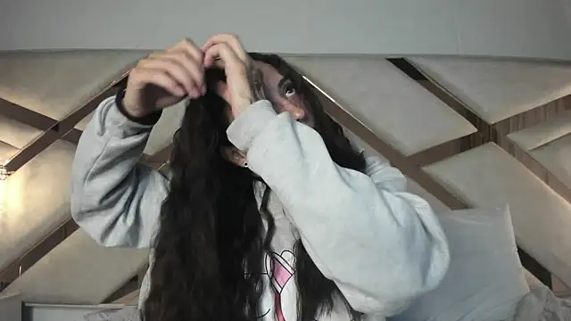 Snapshot of sadashi_moon_ chatting on January 2025 12:43:02 AM sadashi moon online show from January 2025 12:43:02 AM