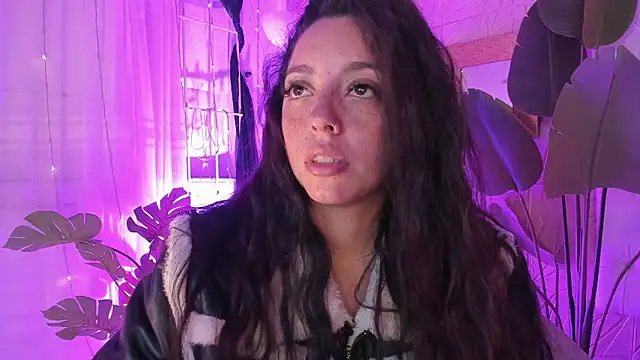 Snapshot of sadashi_moon_ chatting on February 2025 05:32:01 AM sadashi moon online show from February 2025 05:32:01 AM