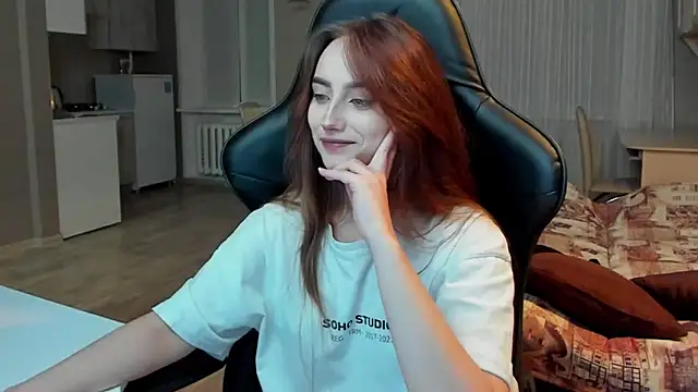 Snapshot of SilverDream chatting on February 2025 09:18:01 PM SilverDream online show from February 2025 09:18:01 PM