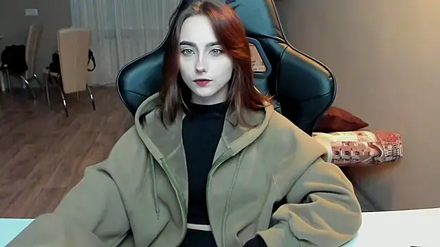 Snapshot of SilverDream chatting on February 2025 05:01:02 PM SilverDream online show from February 2025 05:01:02 PM