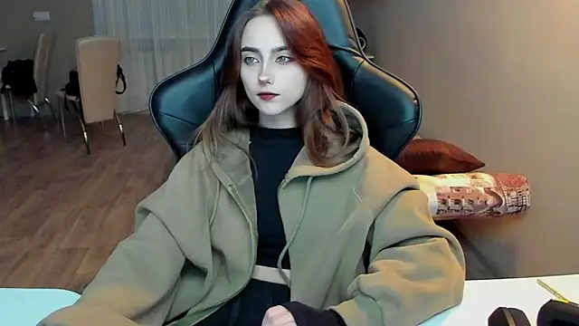 Snapshot of SilverDream chatting on February 2025 08:06:02 PM SilverDream online show from February 2025 08:06:02 PM