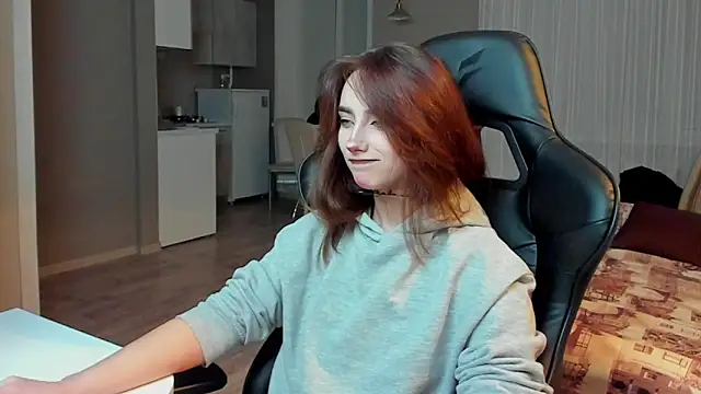 Snapshot of SilverDream chatting on February 2025 11:41:01 PM SilverDream online show from February 2025 11:41:01 PM