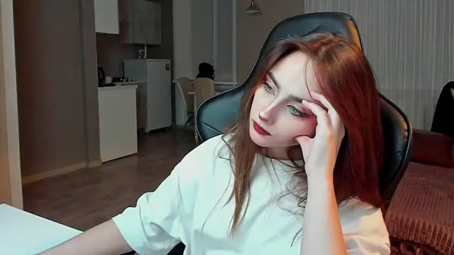 Snapshot of SilverDream chatting on February 2025 12:19:02 AM SilverDream online show from February 2025 12:19:02 AM