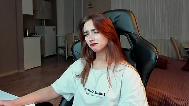 Snapshot of SilverDream chatting on February 2025 10:47:02 PM SilverDream online show from February 2025 10:47:02 PM