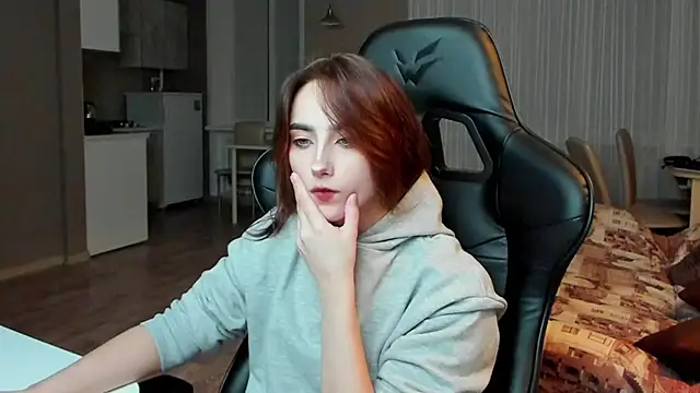 Snapshot of SilverDream chatting on March 2025 11:04:02 PM SilverDream online show from March 2025 11:04:02 PM