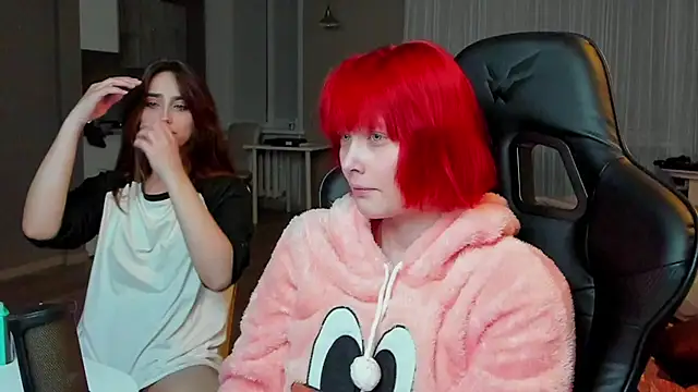 Snapshot of SilverDream chatting on March 2025 10:42:01 PM SilverDream online show from March 2025 10:42:01 PM