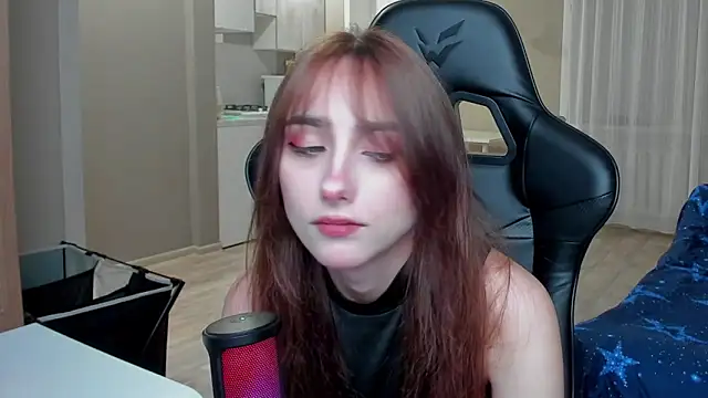 Snapshot of SilverDream chatting on September 2025 07:30:02 PM SilverDream online show from September 2025 07:30:02 PM