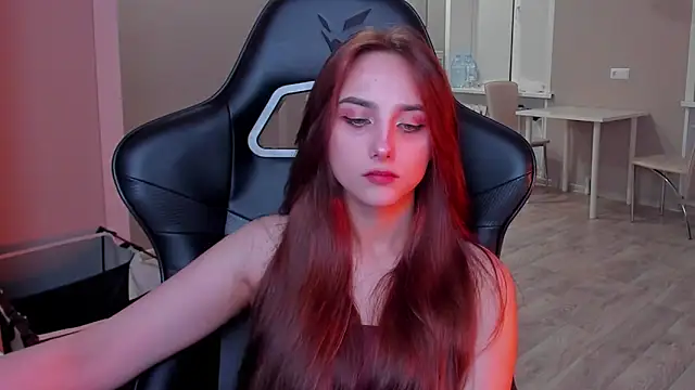 Snapshot of SilverDream chatting on November 2025 09:26:02 PM SilverDream online show from November 2025 09:26:02 PM