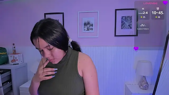 Snapshot of emma_smile chatting on April 2026 11:46:02 AM emma smile online show from April 2026 11:46:02 AM