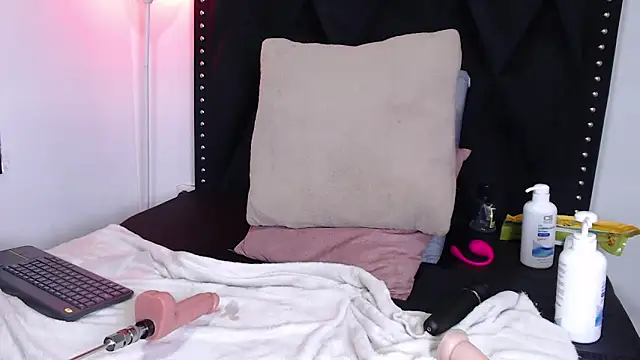 Snapshot of dafne_queenn chatting on February 2025 03:58:01 PM dafne queenn online show from February 2025 03:58:01 PM