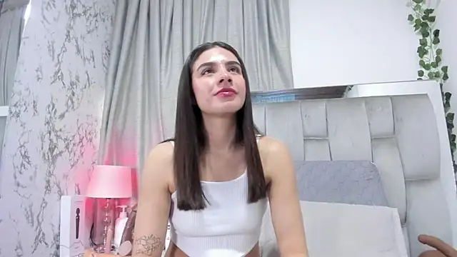 Snapshot of dafne_queenn chatting on September 2025 01:02:01 PM dafne queenn online show from September 2025 01:02:01 PM