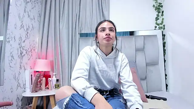 Snapshot of dafne_queenn chatting on September 2025 12:54:01 PM dafne queenn online show from September 2025 12:54:01 PM