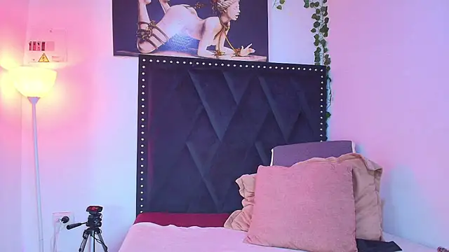 Snapshot of dafne_queenn chatting on November 2025 12:38:01 PM dafne queenn online show from November 2025 12:38:01 PM