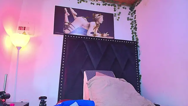 Snapshot of dafne_queenn chatting on November 2025 12:48:02 PM dafne queenn online show from November 2025 12:48:02 PM