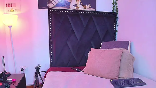 Snapshot of dafne_queenn chatting on November 2025 01:00:02 PM dafne queenn online show from November 2025 01:00:02 PM