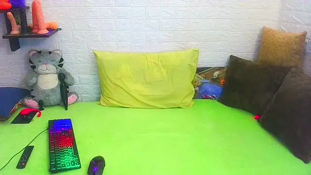 Snapshot of RedHousewife chatting on February 2025 11:14:02 PM RedHousewife online show from February 2025 11:14:02 PM