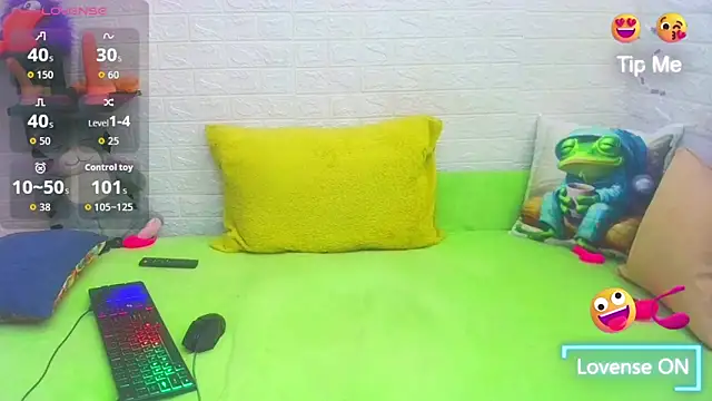 Snapshot of RedHousewife chatting on November 2025 10:04:02 AM RedHousewife online show from November 2025 10:04:02 AM