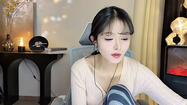 xiaodaibabyy online show from February 2025 04:29:01 PM