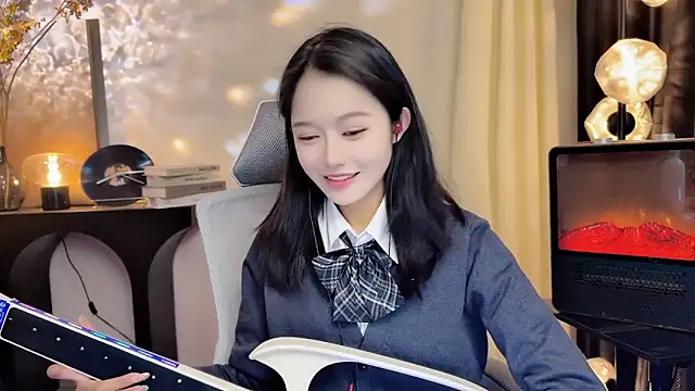 xiaodaibabyy online show from February 2025 01:28:01 PM