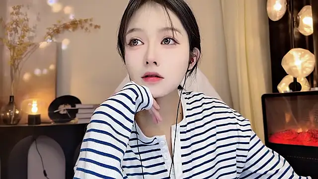 xiaodaibabyy online show from February 2025 01:08:02 PM