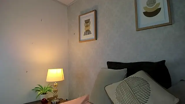 Caroline dh online show from November 2025 11:42:02 AM