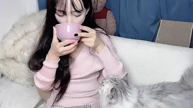 Lili-2 online show from December 2025 02:33:02 PM