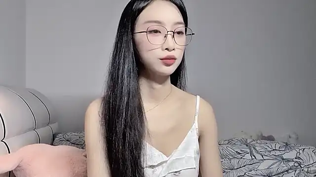 Snapshot of Lili-2 chatting on June 2026 05:06:01 PM Lili-2 online show from June 2026 05:06:01 PM