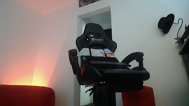 Snapshot of Madame_Shein_ chatting on February 2025 03:37:02 PM Madame Shein online show from February 2025 03:37:02 PM