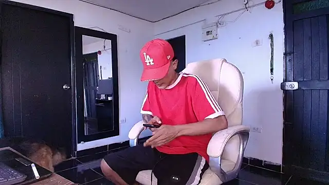 Edward Milleer online show from December 2025 05:31:01 PM