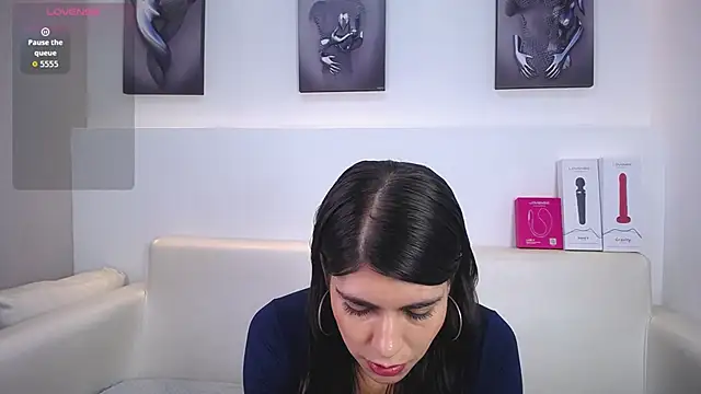 Melodi Roux online show from November 2025 01:23:01 PM