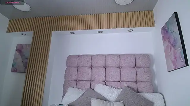 Snapshot of Melodi_Roux chatting on June 2026 01:30:01 PM Melodi Roux online show from June 2026 01:30:01 PM