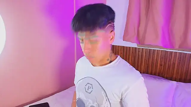 Snapshot of kiing_azahell chatting on March 2026 01:43:02 AM kiing azahell online show from March 2026 01:43:02 AM