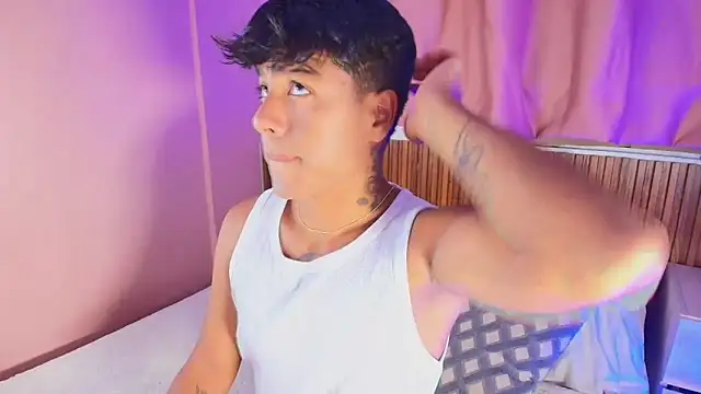 Snapshot of kiing_azahell chatting on April 2026 02:21:02 AM kiing azahell online show from April 2026 02:21:02 AM