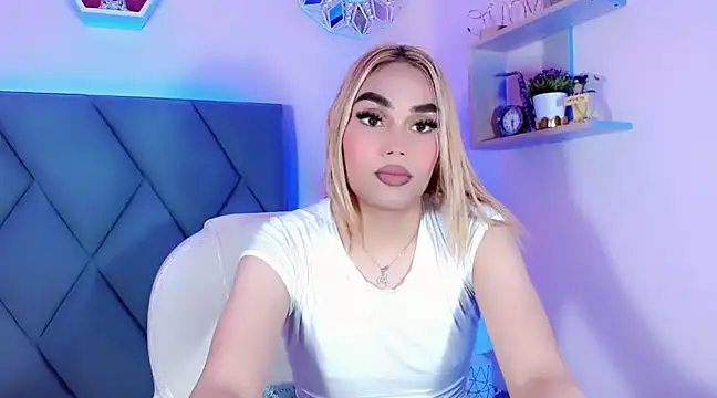 Snapshot of Hallyhott chatting on December 2024 06:49:02 PM Hallyhott online show from December 2024 06:49:02 PM