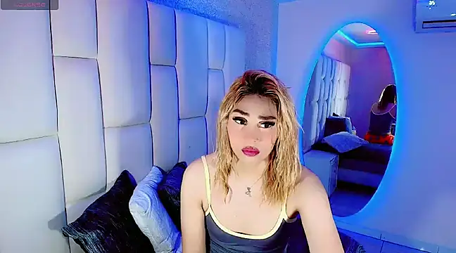 Snapshot of Hallyhott chatting on March 2025 04:01:01 AM Hallyhott online show from March 2025 04:01:01 AM