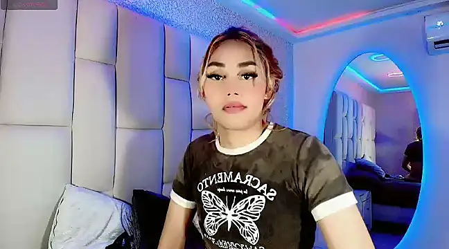 Snapshot of Hallyhott chatting on March 2025 10:30:02 AM Hallyhott online show from March 2025 10:30:02 AM