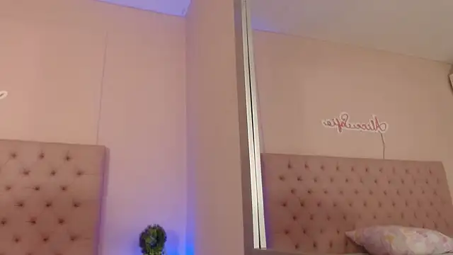 Snapshot of alice_sofia chatting on October 2025 01:44:01 PM alice sofia online show from October 2025 01:44:01 PM