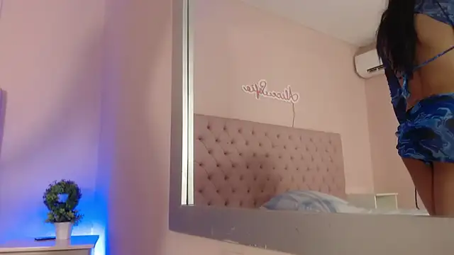 Snapshot of alice_sofia chatting on November 2025 01:22:01 PM alice sofia online show from November 2025 01:22:01 PM