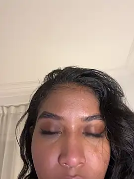 Snapshot of IamCrystal2 chatting on March 2026 05:44:01 AM IamCrystal2 online show from March 2026 05:44:01 AM